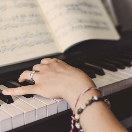Film débat sur les pianistes accompagnateurs. SEMAINE SANTE DES ARTISTES